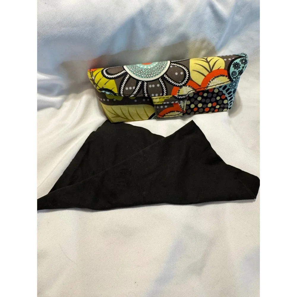 Vera Bradley Floral Eyeglass Case Hard Shell Magnetic Closure‎ w/Cleaning Cloth